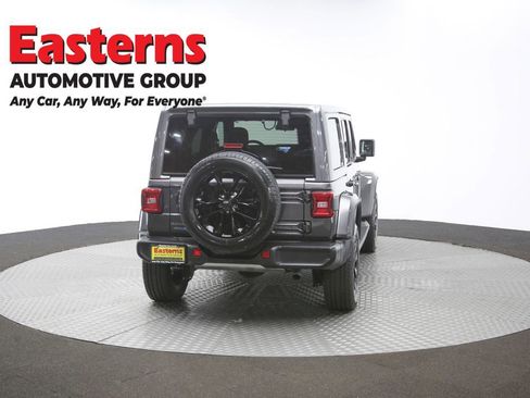 Used 2025 Jeep Wrangler Unlimited Sahara AWD/4WD image 34