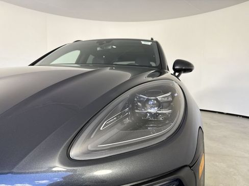 Certified 2026 Porsche Macan AWD/4WD image 11