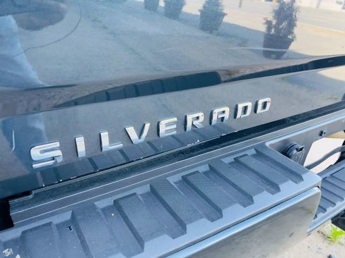 Used 2017 Chevrolet Silverado 1500 LTZ Z71 AWD/4WD image 10