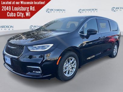 Used 2026 Chrysler Pacifica Select