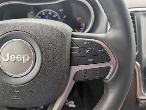 Used 2018 Jeep Grand Cherokee Laredo AWD/4WD image 23