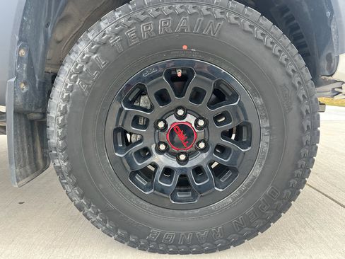 Used 2017 Toyota Tacoma TRD Pro image 2