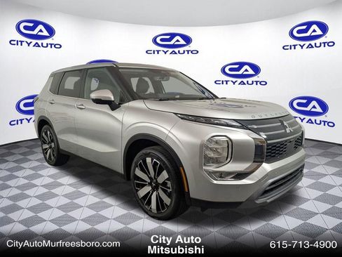 New 2025 Mitsubishi Outlander SE image 2