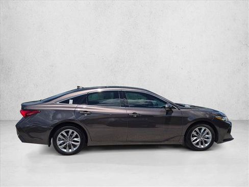 Used 2020 Toyota Avalon XLE w/ Moonroof Package FWD image 4