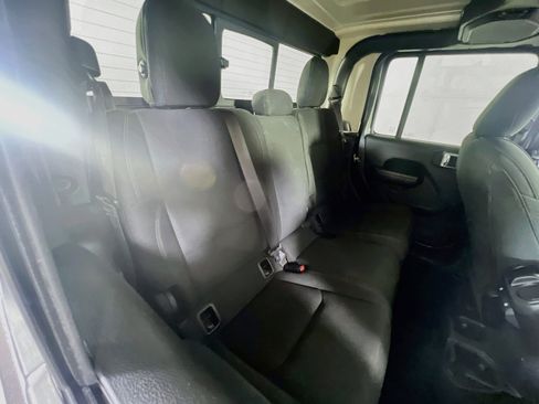 Used 2023 Jeep Gladiator Sport AWD/4WD image 24