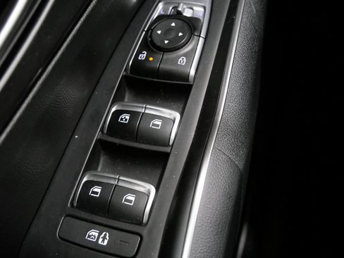 Used 2024 Kia Sorento S image 12