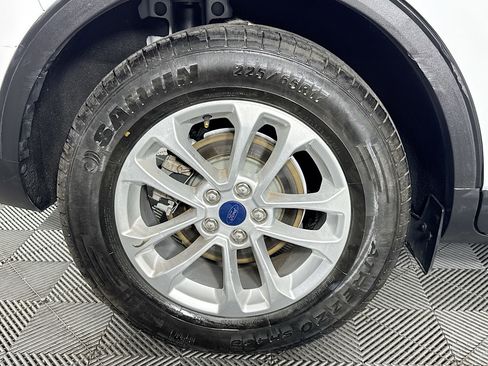 Used 2020 Ford Escape SE image 32