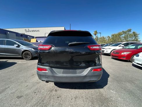 Used 2017 Jeep Cherokee Sport image 5