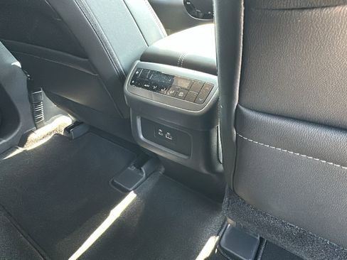 Certified 2025 Nissan Pathfinder SL image 25