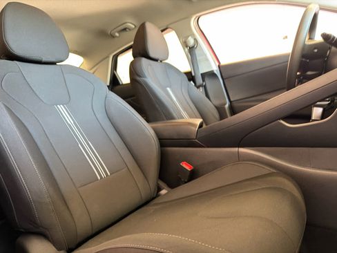 Used 2022 Hyundai Elantra SEL image 23