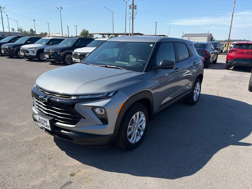 New 2026 Chevrolet TrailBlazer LS w/ LPO, Blackout Package FWD image 2