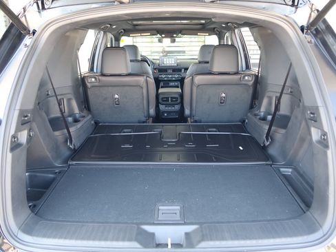 Used 2025 Honda Pilot TrailSport image 38