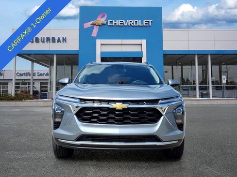 Used 2024 Chevrolet Trax LT w/ Driver Confidence Package FWD image 2