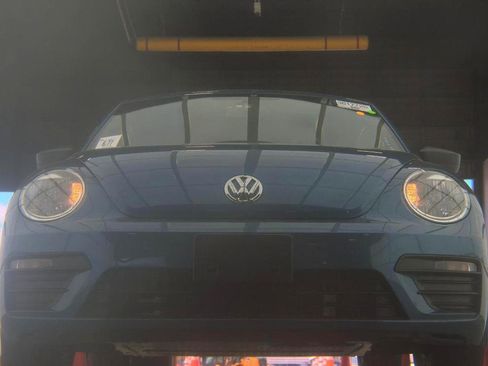 Used 2018 Volkswagen Beetle 2.0T S FWD image 3