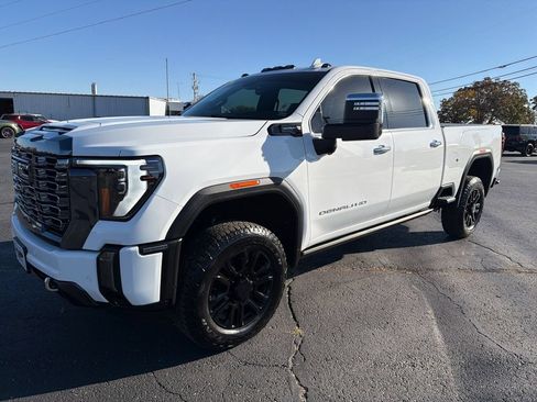 Used 2024 GMC Sierra 2500 Denali Ultimate AWD/4WD image 4