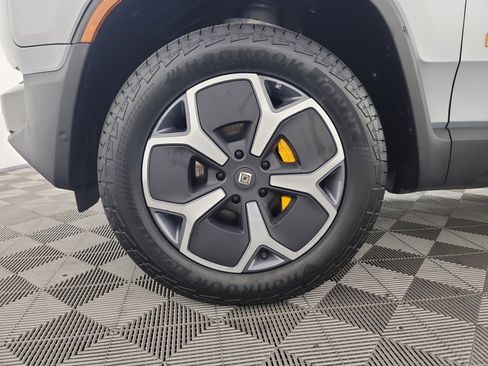 Used 2024 Rivian R1S Adventure AWD/4WD image 9