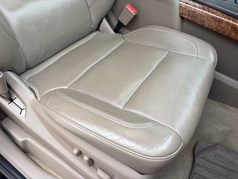 Used 2016 Chevrolet Suburban LTZ AWD/4WD image 29