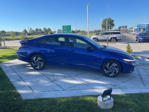 Used 2025 Hyundai Elantra Sport FWD image 6