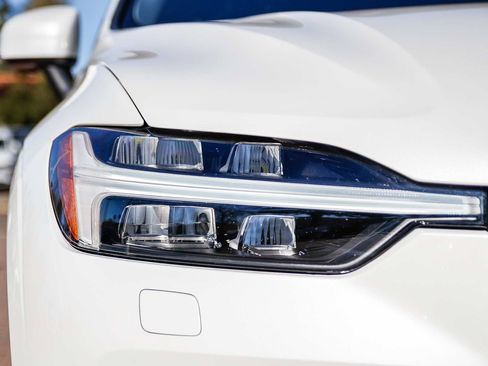 Used 2023 Volvo XC60 B5 Core w/ Climate Package image 12