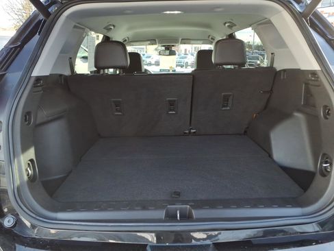 Used 2022 GMC Terrain SLT image 16