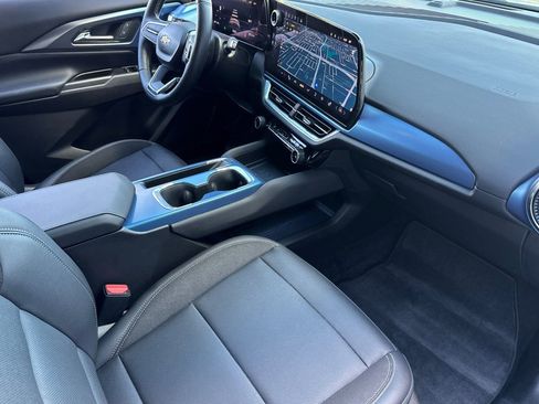 Used 2025 Chevrolet Equinox EV LT w/ Convenience Package image 20