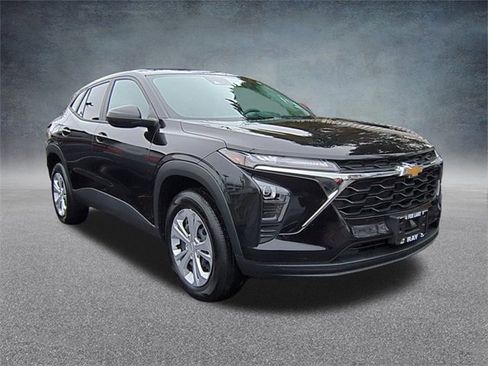 Certified 2024 Chevrolet Trax LS image 3