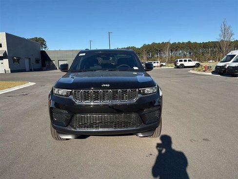 New 2025 Jeep Grand Cherokee Laredo X image 2
