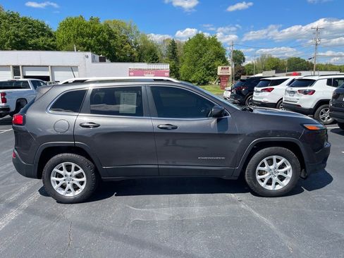 Used 2015 Jeep Cherokee Latitude w/ Cold Weather Group AWD/4WD image 8