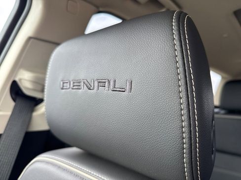 Used 2023 GMC Acadia Denali w/ Denali Ultimate Package image 15