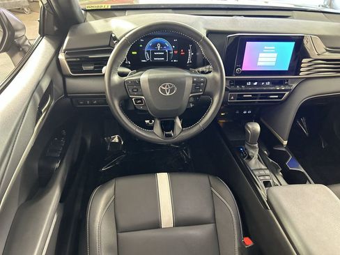 Used 2025 Toyota Camry SE w/ Convenience Package FWD image 22