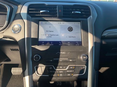 Used 2020 Ford Fusion SE image 32