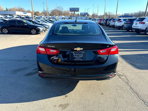 Used 2017 Chevrolet Malibu LT image 4
