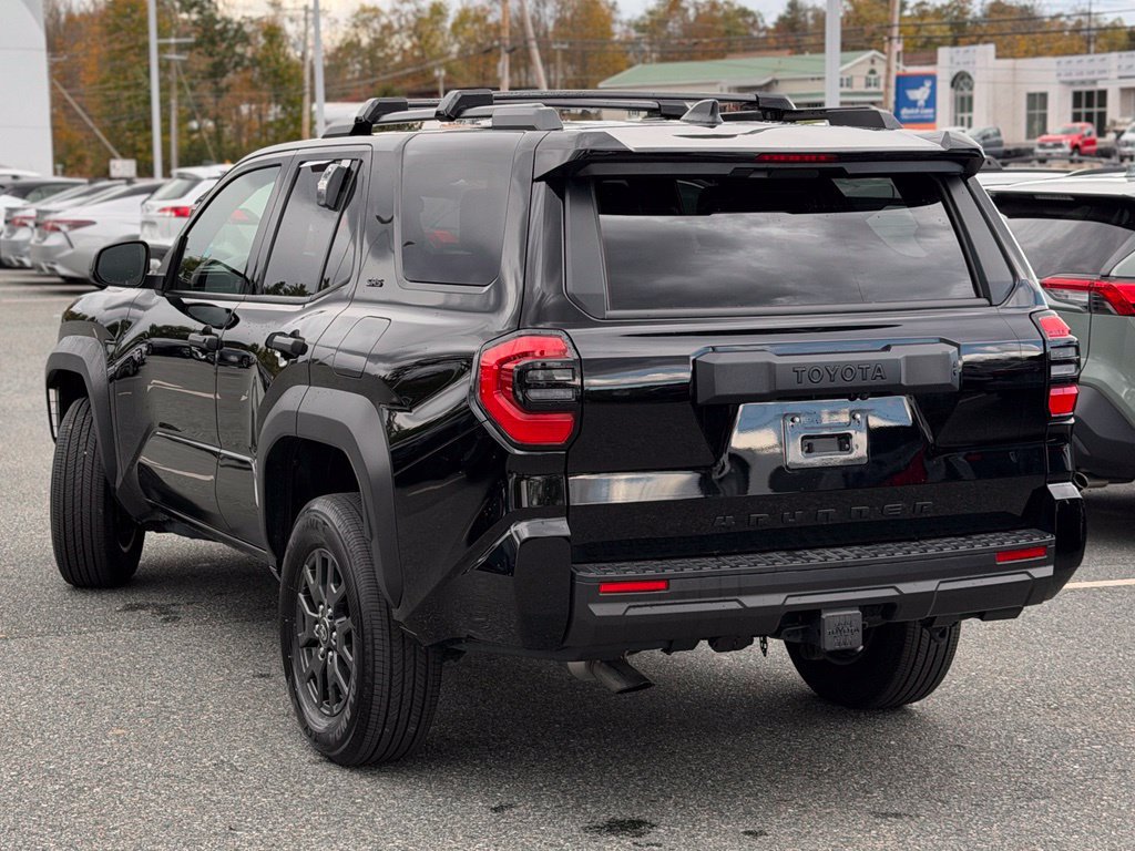 Used 2025 Toyota 4Runner SR5 AWD/4WD image 3