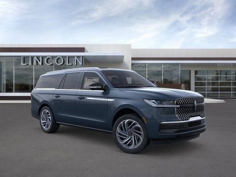 New 2026 Lincoln Navigator L Reserve AWD/4WD image 7