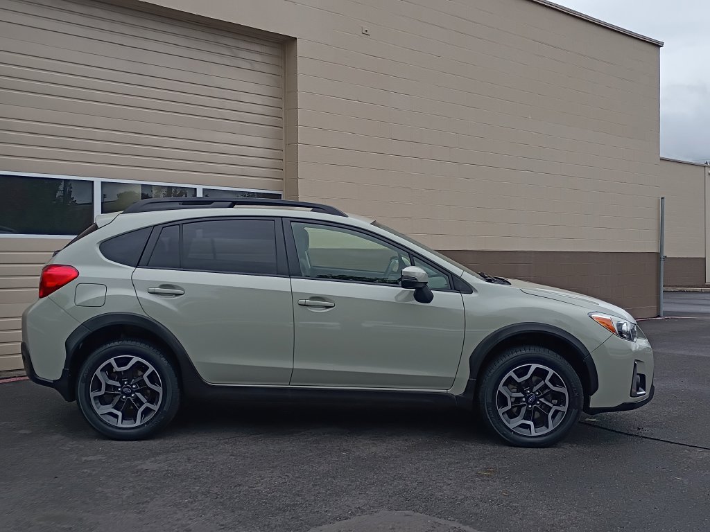 Used 2017 Subaru Crosstrek 2.0i Limited w/ Popular Package #2 AWD/4WD image 3