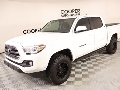 Used 2017 Toyota Tacoma SR5 w/ Tow Package image 9