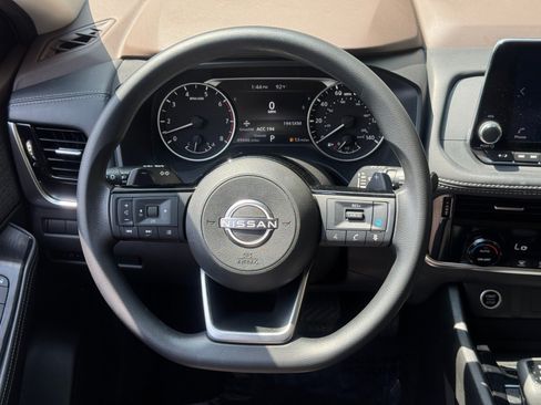Used 2022 Nissan Rogue SV FWD image 18