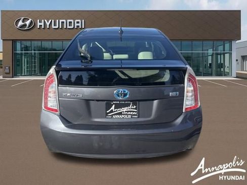 Used 2014 Toyota Prius Five image 4