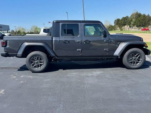 New 2026 Jeep Gladiator Sport image 2