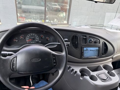 Used 2002 Ford E-250 and Econoline 250 image 14