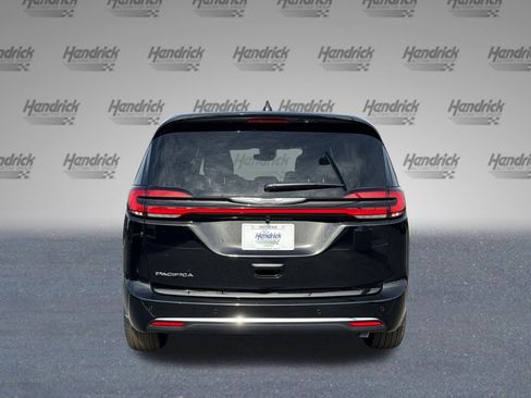 New 2026 Chrysler Pacifica Select image 7