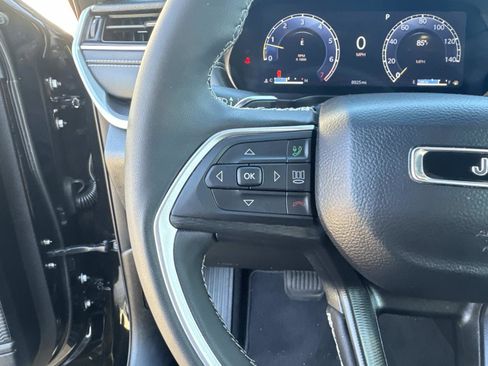 Used 2024 Jeep Grand Cherokee Altitude image 23