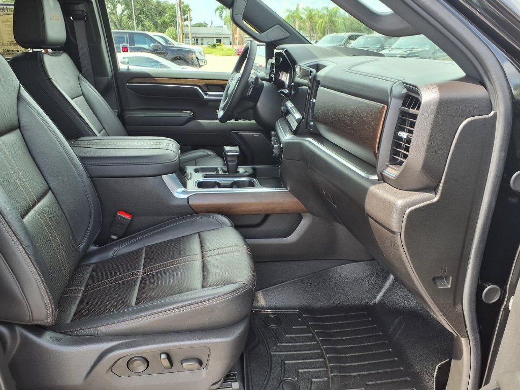 Used 2024 Chevrolet Silverado 1500 High Country w/ Technology Package AWD/4WD image 13