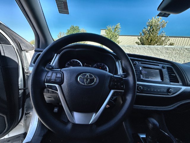 Used 2019 Toyota Highlander LE FWD image 14