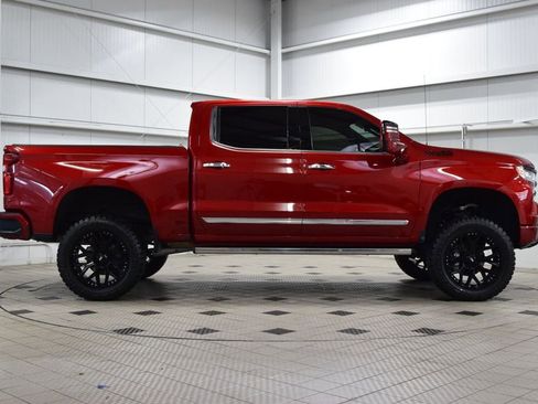 Used 2024 Chevrolet Silverado 1500 High Country w/ High Country Premium Package AWD/4WD image 9
