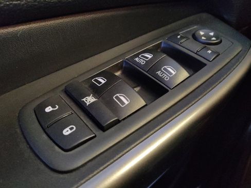 Used 2020 Jeep Cherokee Latitude Plus image 27