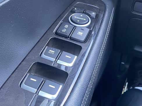 Used 2017 Kia Sorento L FWD image 19