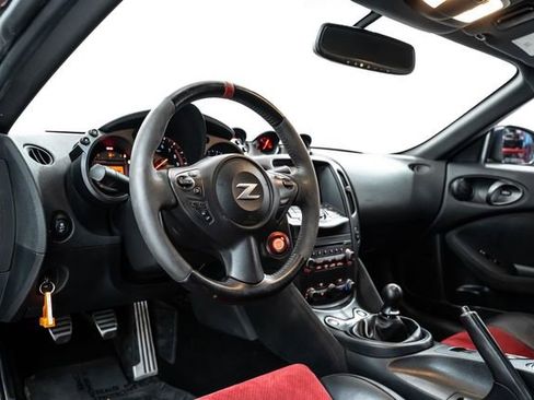 Used 2015 Nissan 370Z NISMO image 21