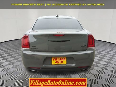 Used 2018 Chrysler 300 Touring w/ Sport Appearance Package image 3