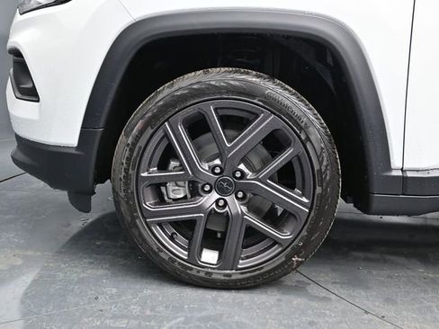 New 2026 Jeep Compass Altitude image 14